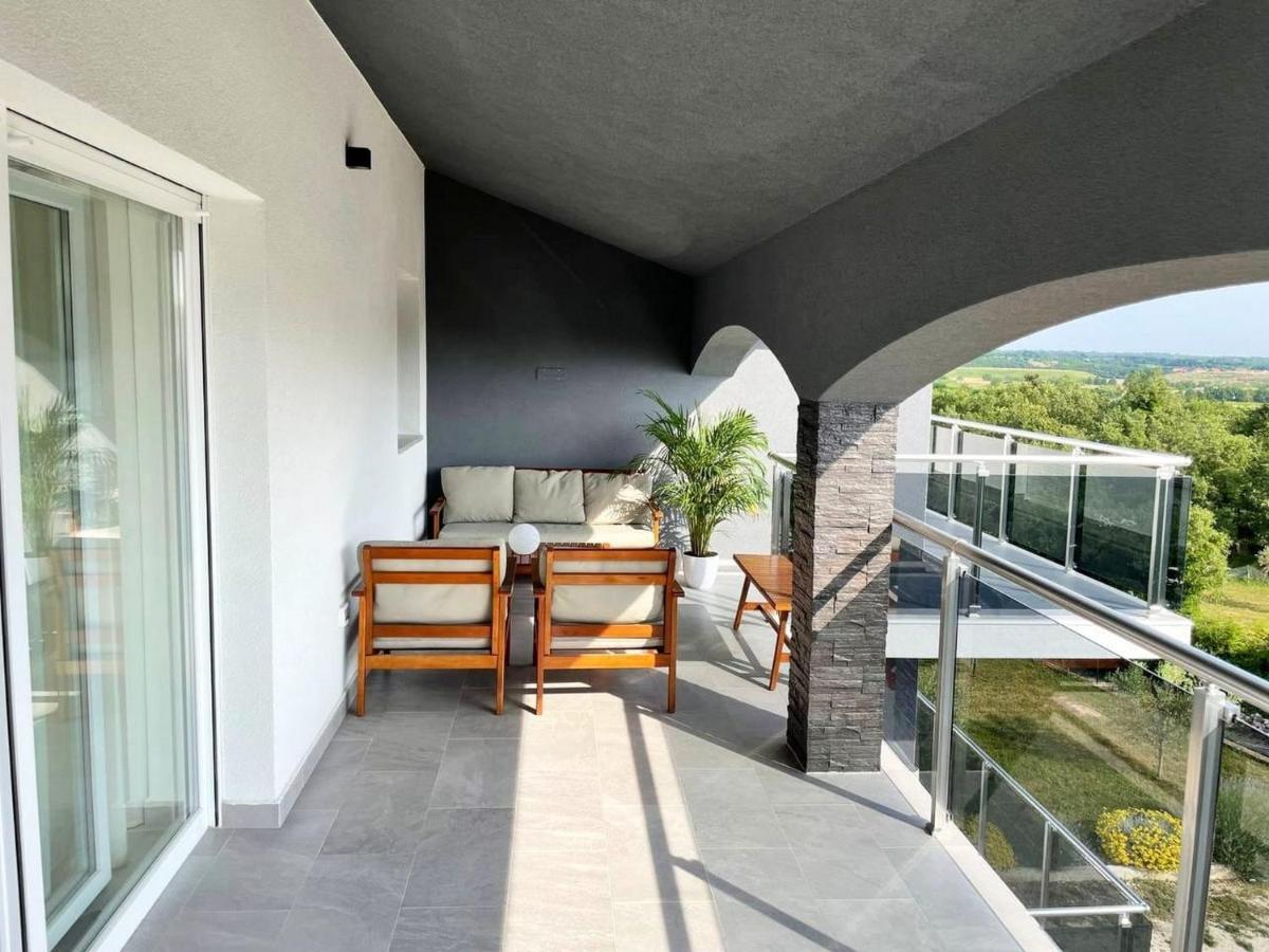 Black Diamond Apartment Vilanija ภายนอก รูปภาพ