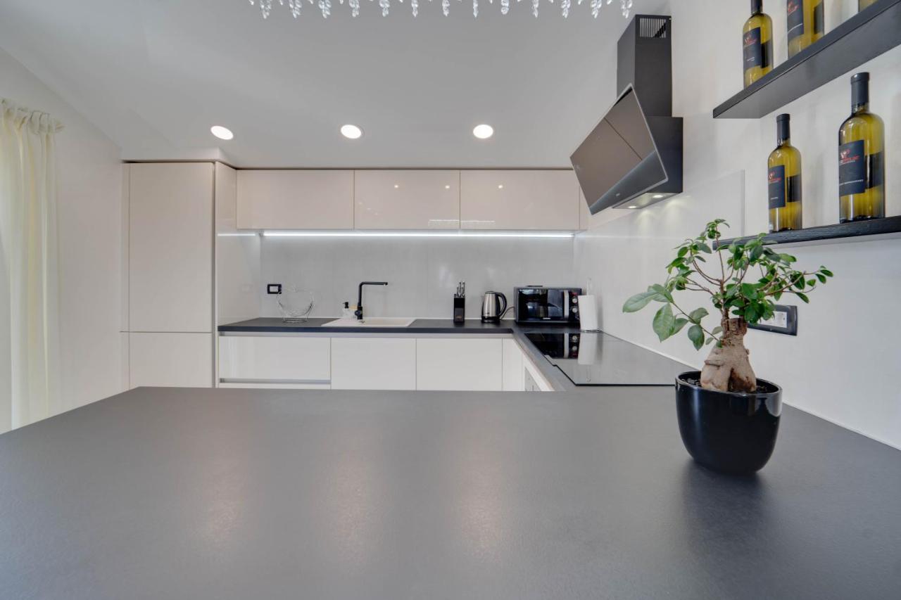 Black Diamond Apartment Vilanija ภายนอก รูปภาพ